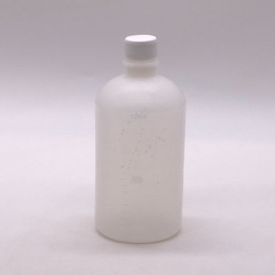 100 ml / 200 ml PE Flüssigflasche mit Waage und Kindersicherheitskappe im Angebot
