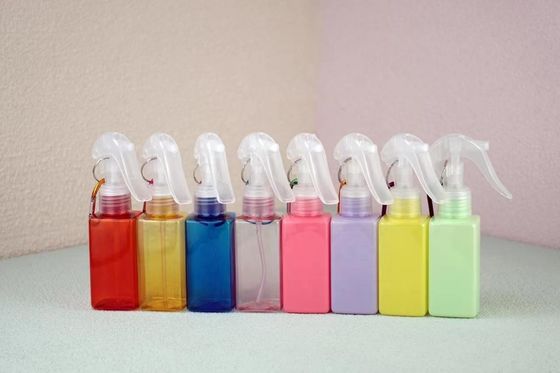 Bildschirmdruck 100 ml PET-Flasche mit auslösendem Sprühgerät in quadratischer Form mit tragbarem Mentalhook